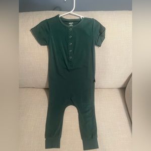 Rags 2T essential green short sleeve pant romper.